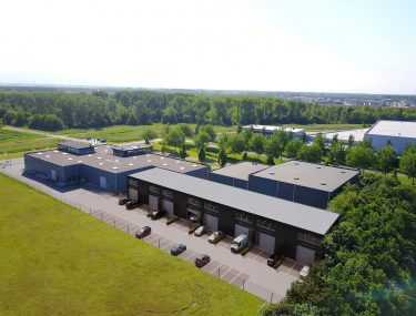 Droneshot alle bedrijfsunits van de voorkant