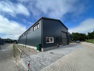 Linkerzijkant bedrijfsverzamelgebouw